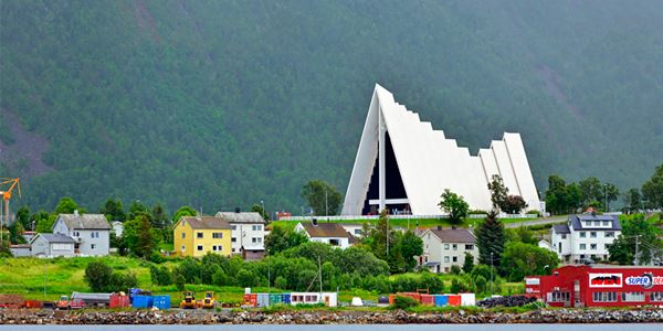 Catedral-do-Artico-em-Tromso 