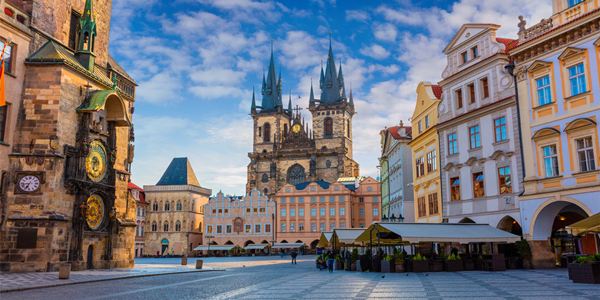 Old-town-com-Igreja-Tyn-Praga 