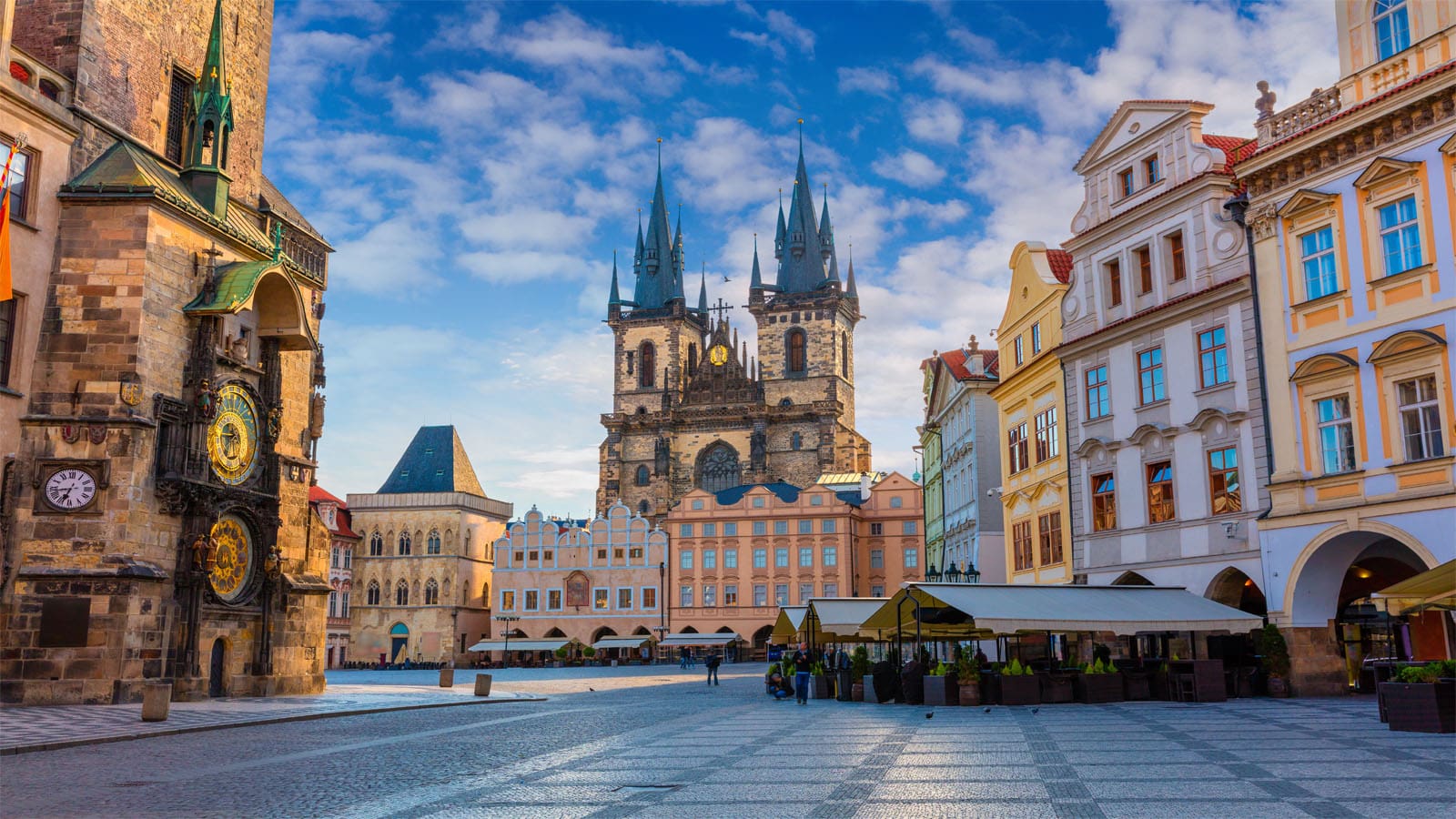 Old-town-com-Igreja-Tyn-Praga 