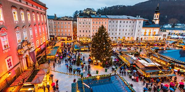 Mercado-de-Natal-na-Residenzplatz-em-Salzburgo 