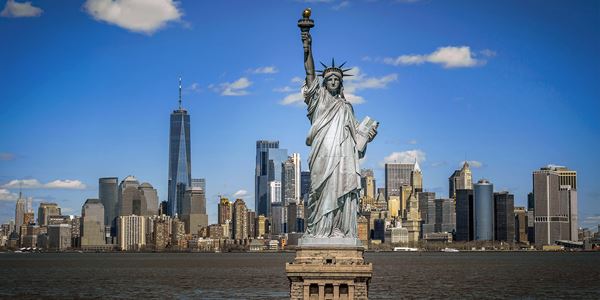 Estatua-da-Liberdade-com-Nova-Iorque-ao-fundo 