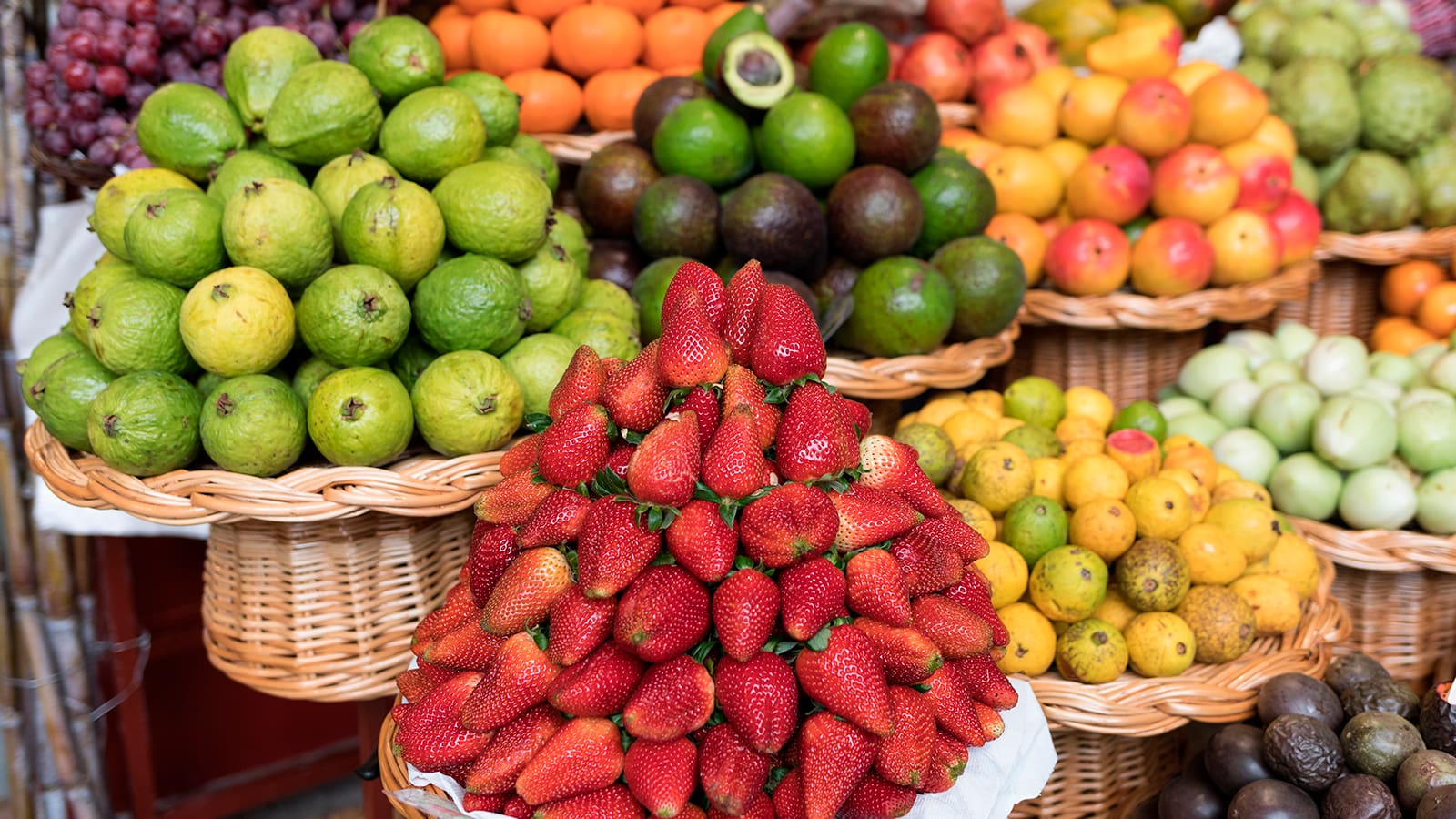 Frutas-exoticas-Mercado-Lavradores 