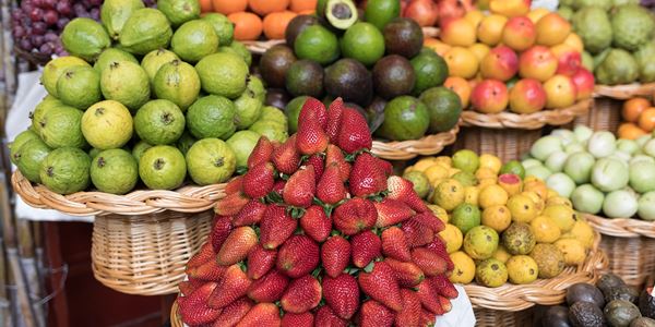 Frutas-exoticas-Mercado-Lavradores 